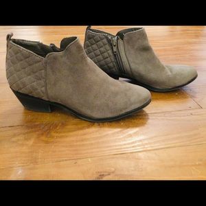 Style & Co brown ankle boots size 6M